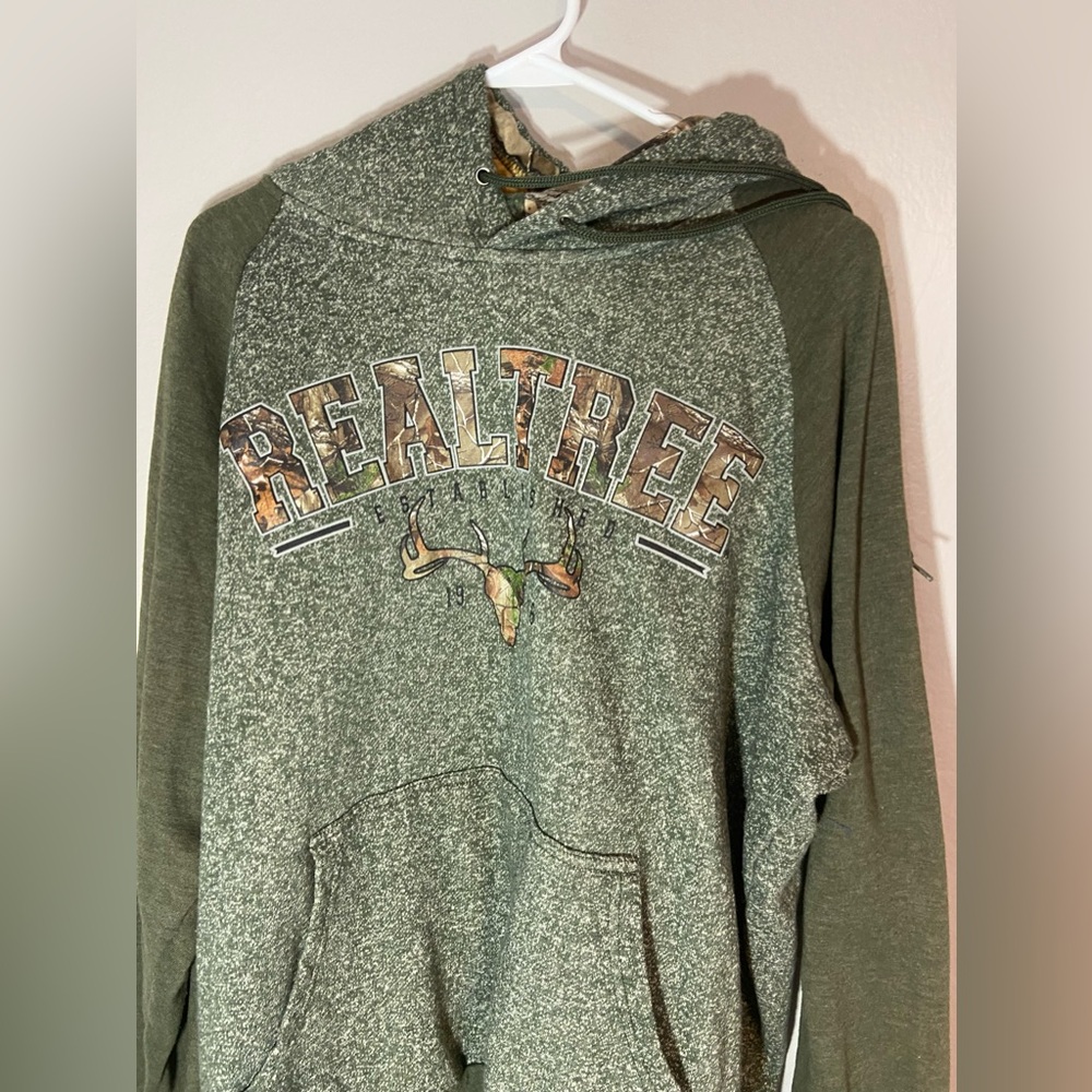 RealTree pullover hoodie.Green camo. Size XL.